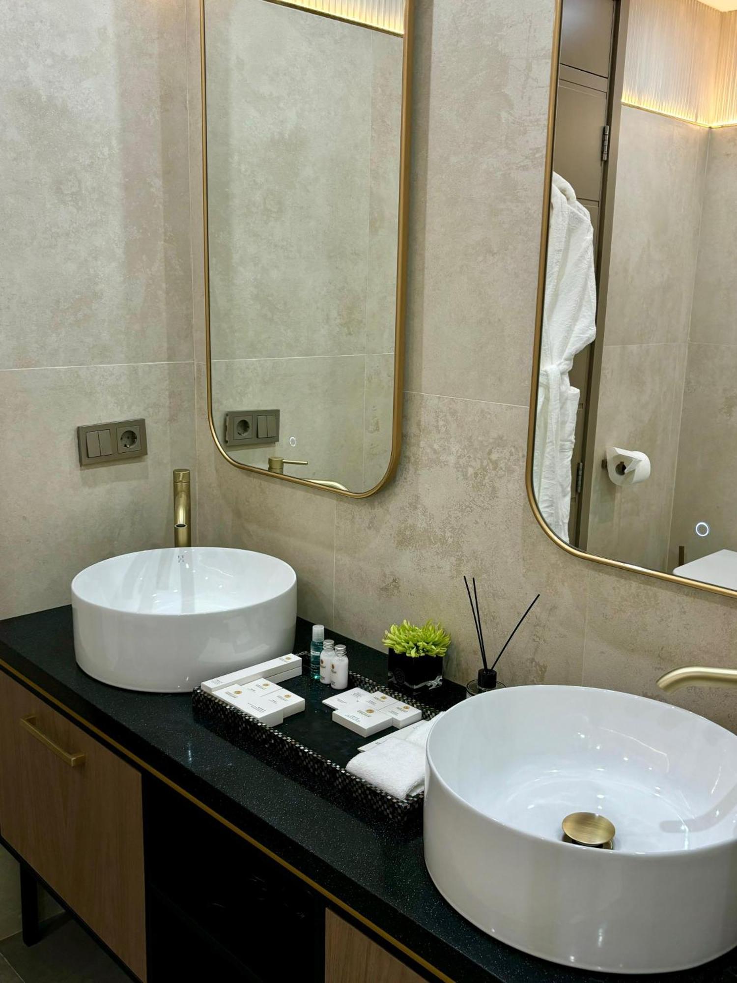 Donatello Boutique Hotel Almaty Exterior photo